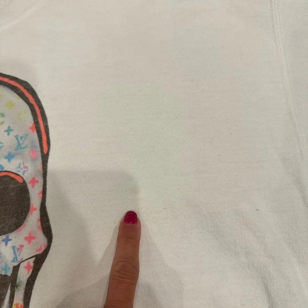 Skull sweatshirt. Size large. Unisex size. - Picture 7 of 7